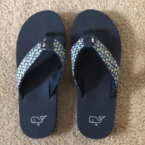Vineyard vines flip flops